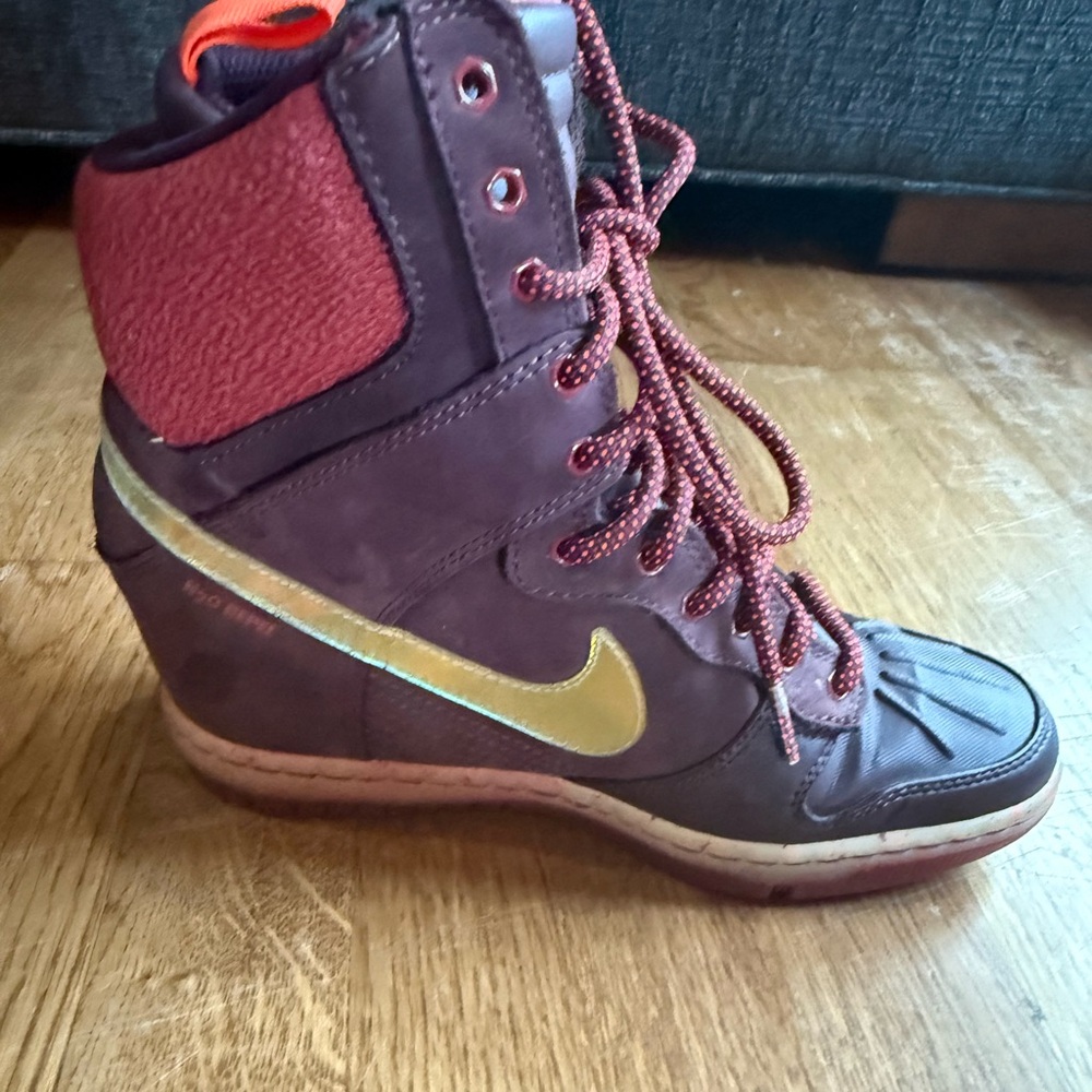 Nike. Dunk Sky High SneakerBoot 'Deep Burgundy'. Size 6.5. - Picture 4 of 11